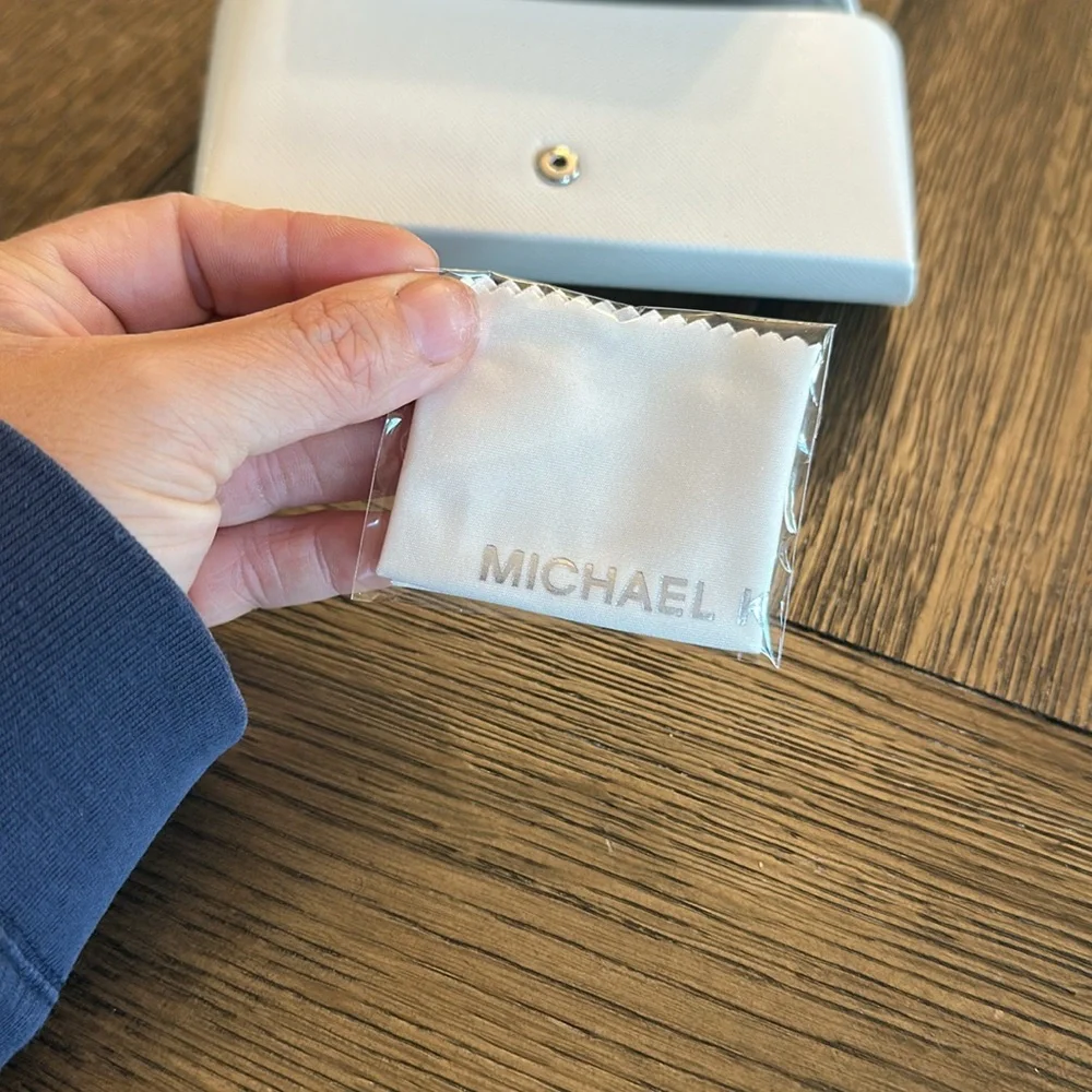 Michael Kors White Glasses Case with NEW glass cloth
